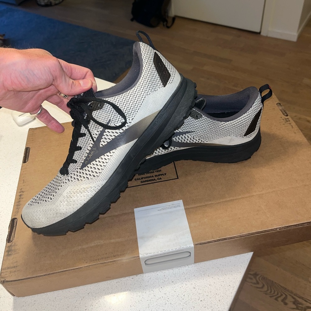 BROOKS RUNNING SNEAKERS
